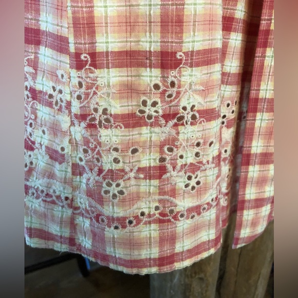 50ish style fit and flair strapless dress - Picture 13 of 14